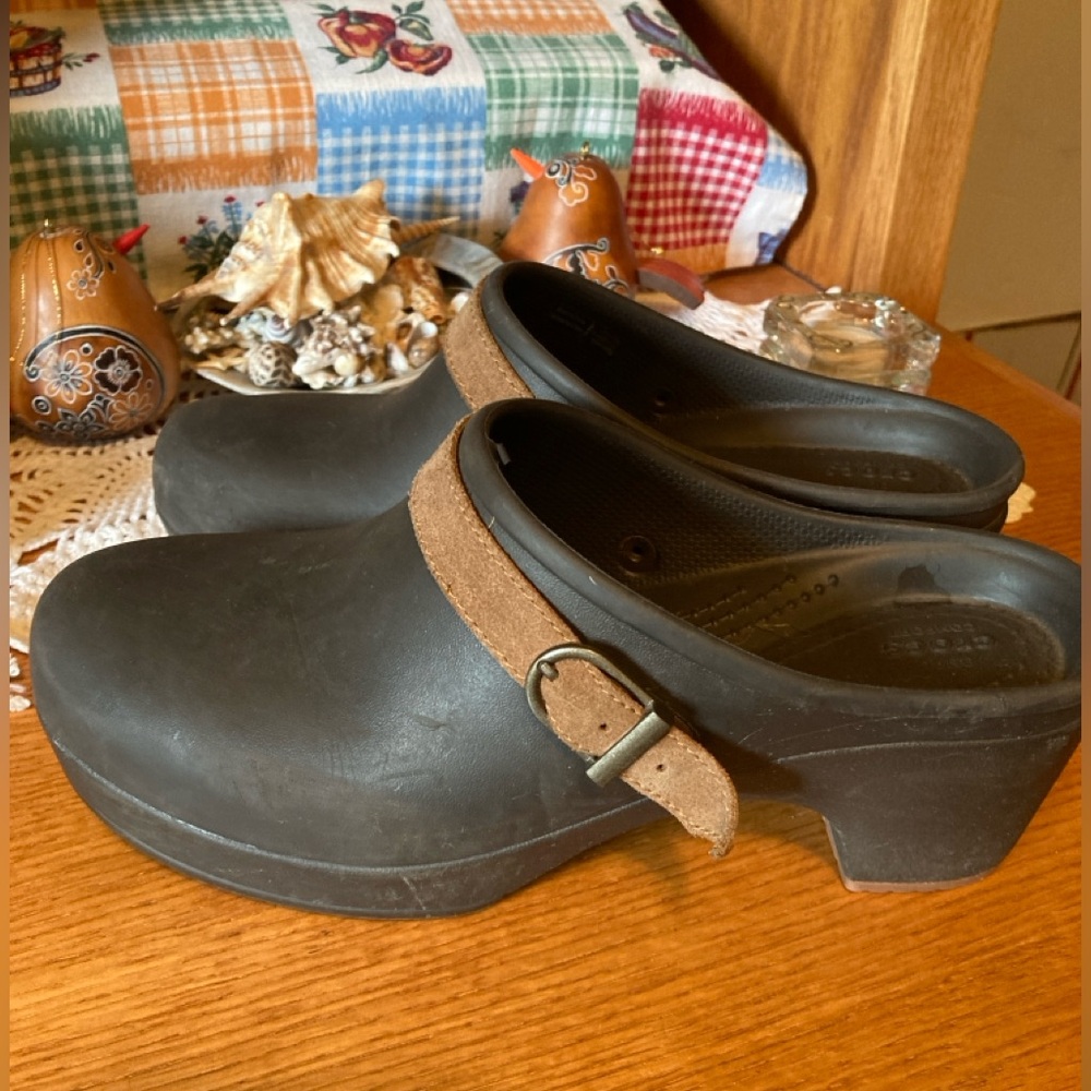 Clogs, Croc, Brown with light brown trim, Size 8W, Extremely comfortable❣️